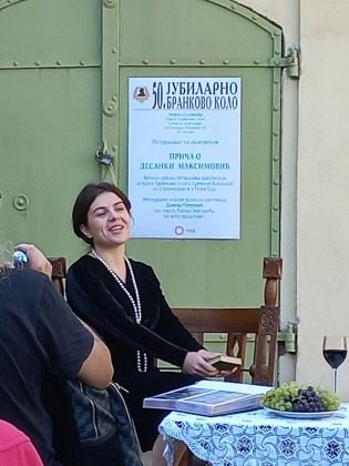 ЛАКОКРИЛА ИГРА МЛАДЕ ДРАМСКЕ УМЕТНИЦЕ ДАНИЦЕ ПЕТРОВИЋ