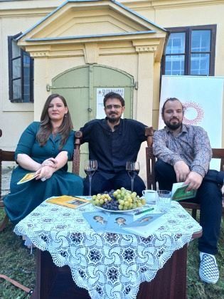 СТРАЖИЛОВЦИ, БОЈАНА КУЛИЏАН ГРОМОВИЋ И МИЛАН ВИЋИЋ, ПРЕДСТАВИЛИ СВОЈЕ НАГРАЂЕНЕ КЊИГЕ