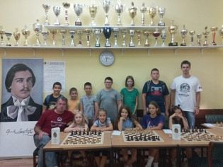 ШАХ ЈЕ НАЈЛЕПШИ ПОКЛОН ЉУДИМА