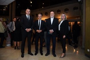 СКИДАЊЕ САМОГ СЕБЕ, РАСПЕТОГА, С КРСТА