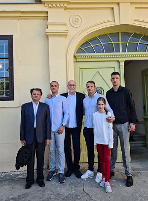 AНУШИЋ И ГРУЈИЧИЋИ