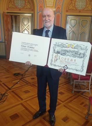 НАЈКРУПНИЈИ ДУХОВНИ ГРОЗД