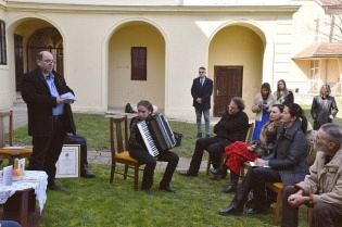 АНДРИЈА РАДУЛОВИЋ: "ГЕНЕРАЛ И ЛАСТА"