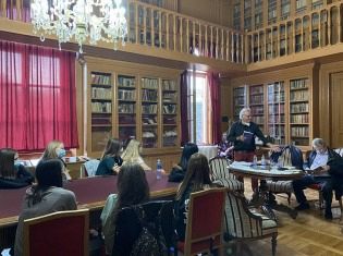 НЕМАЧКИ ПЕСНИК НАСТУПИО И У КАРЛОВАЧКОЈ ГИМНАЗИЈИ