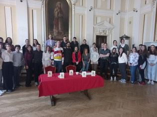 ПЕСНИК ДУШАН ЗАХАРИЈЕВИЋ С ТАЛЕНТОВАНИМ ЂАЦИМА