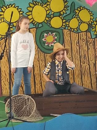 ПЕСНИК ЖИВИ КРОЗ СВОЈЕ ВРЕМЕ