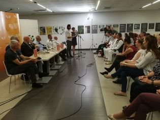 У НОВОМ САДУ ПРОМОВИСАНА АНТОЛОГИЈА „ПЈЕВАЈ, ОРИ, ПРОЗОРЕ ОТВОРИ“ У ИЗДАЊУ РТС-а и БРАНКОВОГ КОЛА